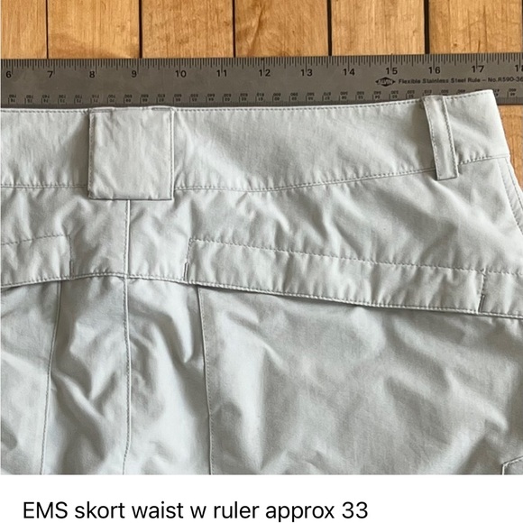 SKORT EMS Zip Pockets Eastern Mountain Sports Sz 10 Cream Tan EMS - Picture 7 of 10